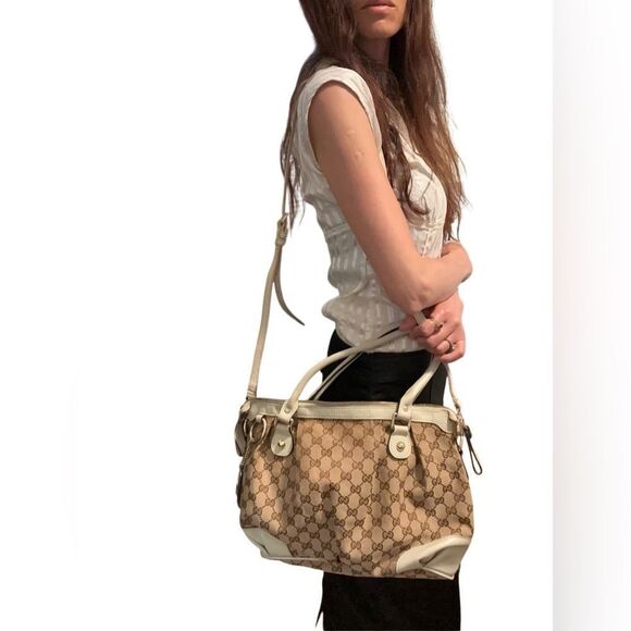 Gucci Brown and Cream Shoulder Bag with Monogram Pattern - Picture 2 of 15